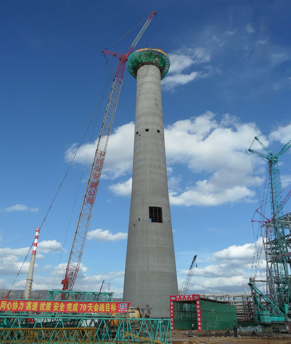 4.采用液壓提模技術(shù)建造的180m鋼筋混凝土煙囪.jpg